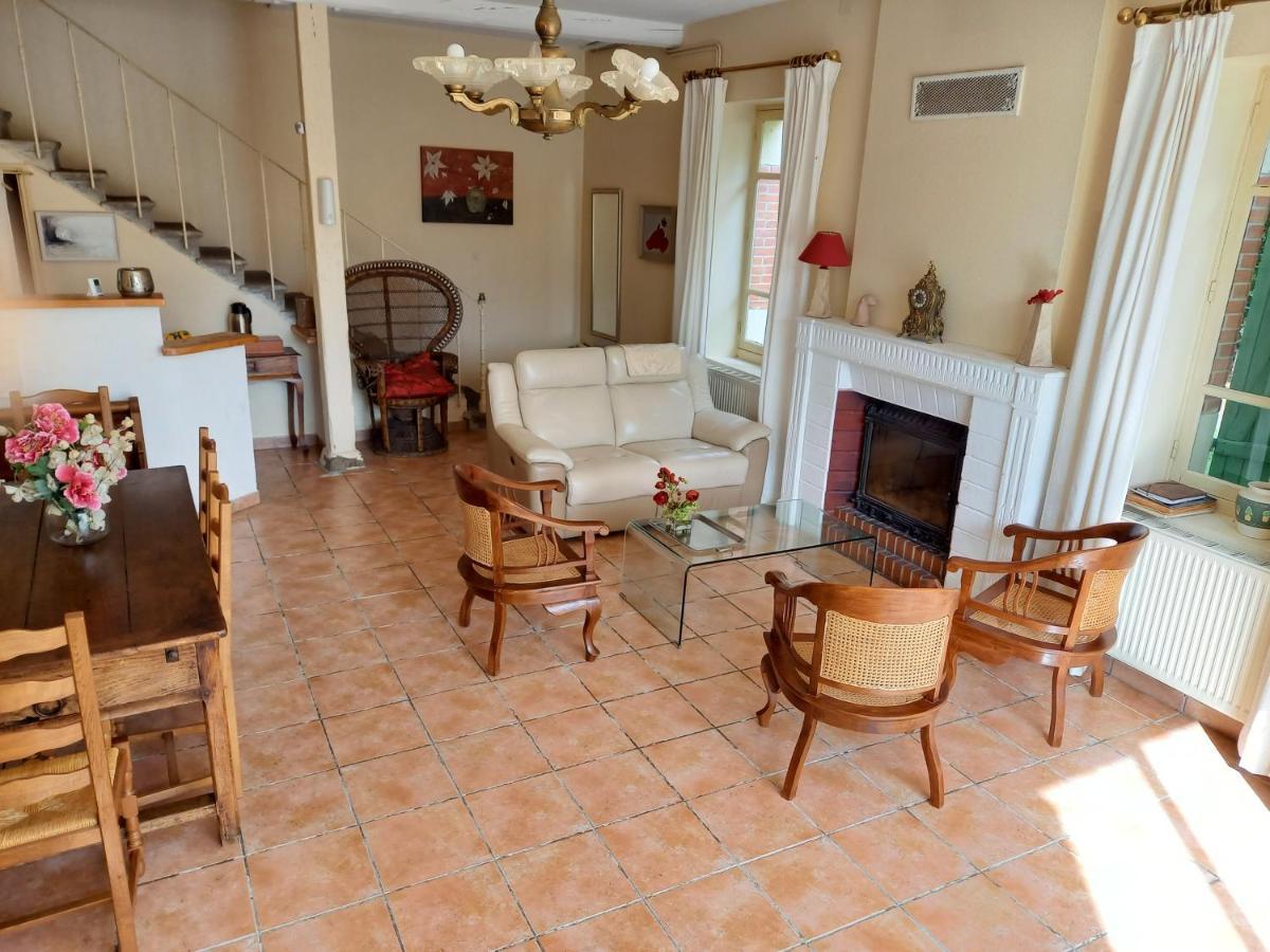 Les Malvaux Bed & Breakfast Huriel Exterior foto