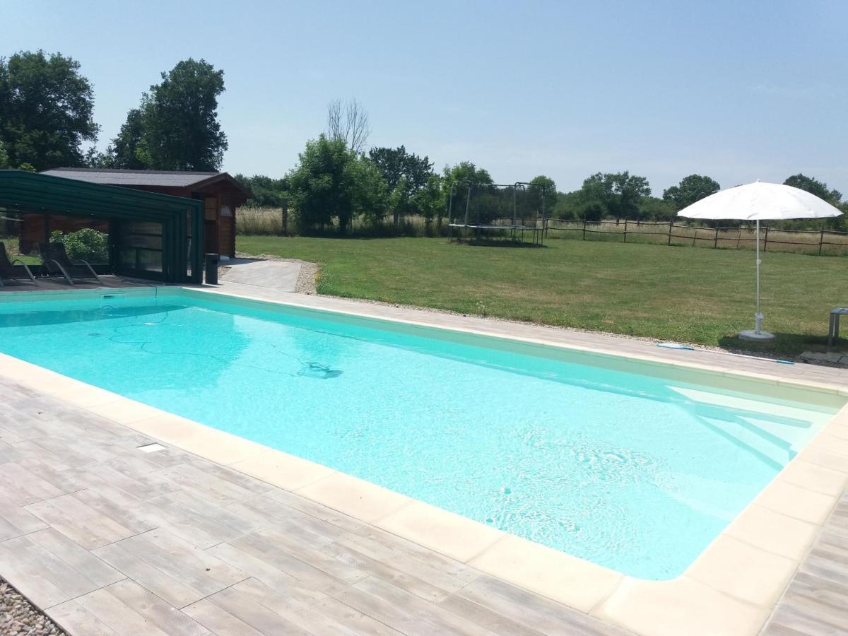 Les Malvaux Bed & Breakfast Huriel Exterior foto