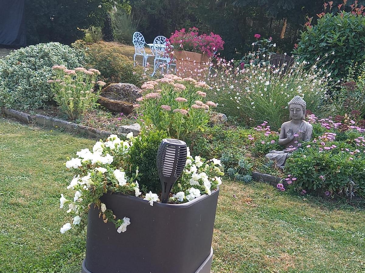 Les Malvaux Bed & Breakfast Huriel Exterior foto