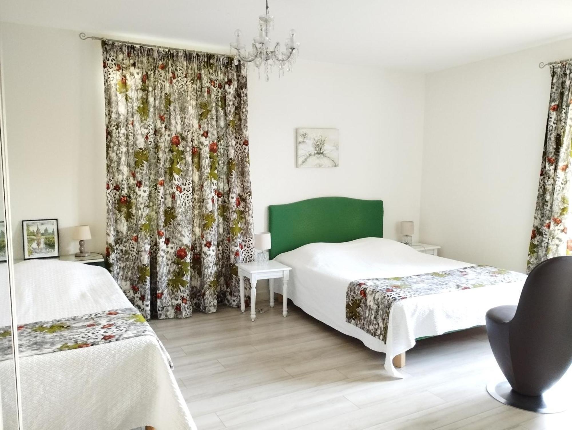 Les Malvaux Bed & Breakfast Huriel Exterior foto