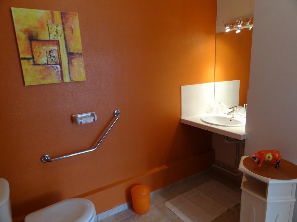 Les Malvaux Bed & Breakfast Huriel Exterior foto