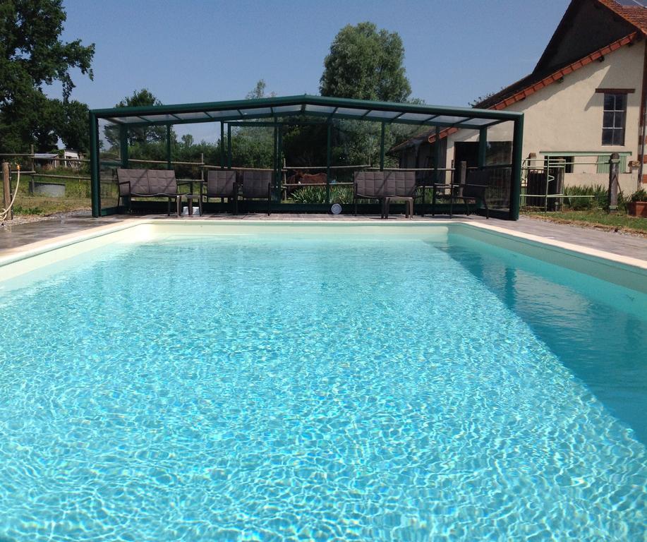 Les Malvaux Bed & Breakfast Huriel Exterior foto