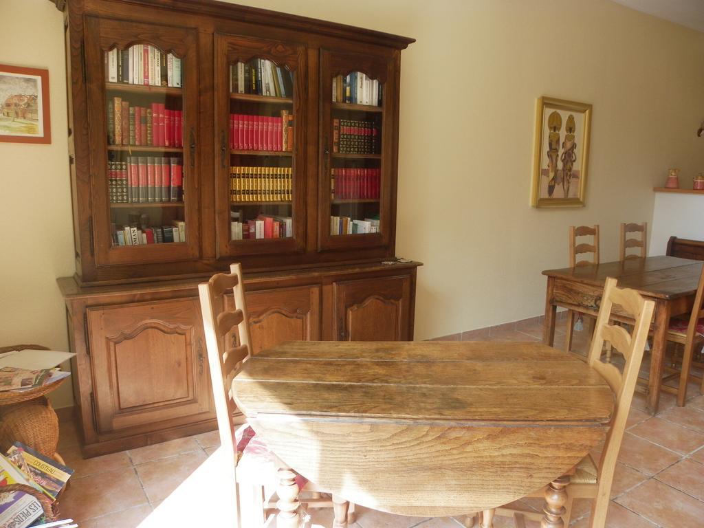 Les Malvaux Bed & Breakfast Huriel Exterior foto