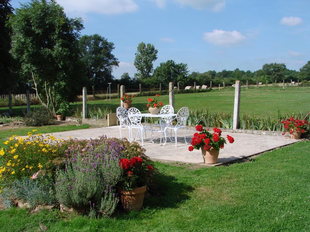 Les Malvaux Bed & Breakfast Huriel Exterior foto