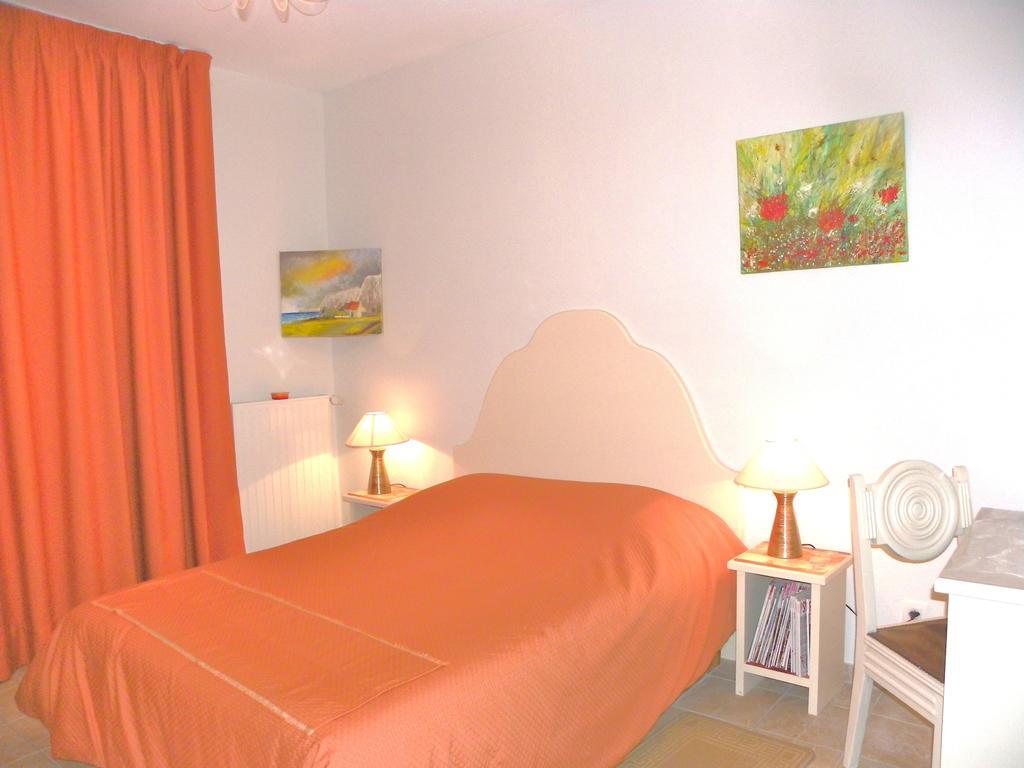 Les Malvaux Bed & Breakfast Huriel Exterior foto