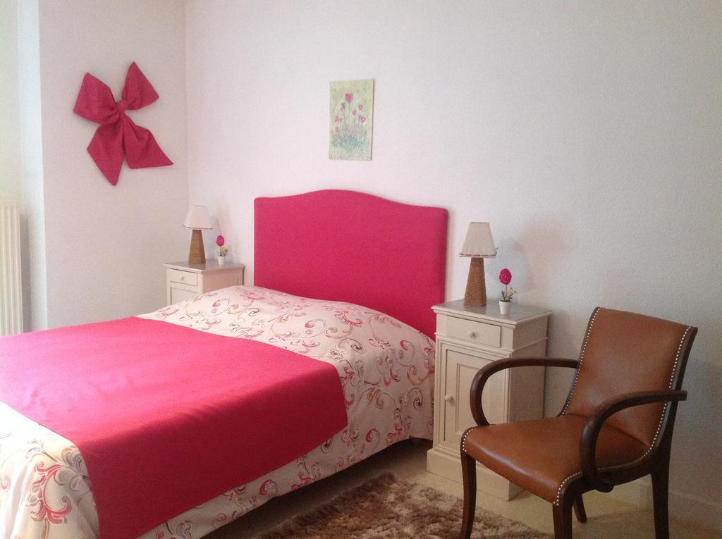 Les Malvaux Bed & Breakfast Huriel Exterior foto