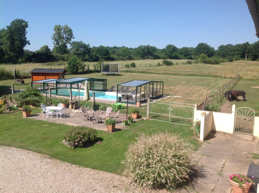 Les Malvaux Bed & Breakfast Huriel Exterior foto