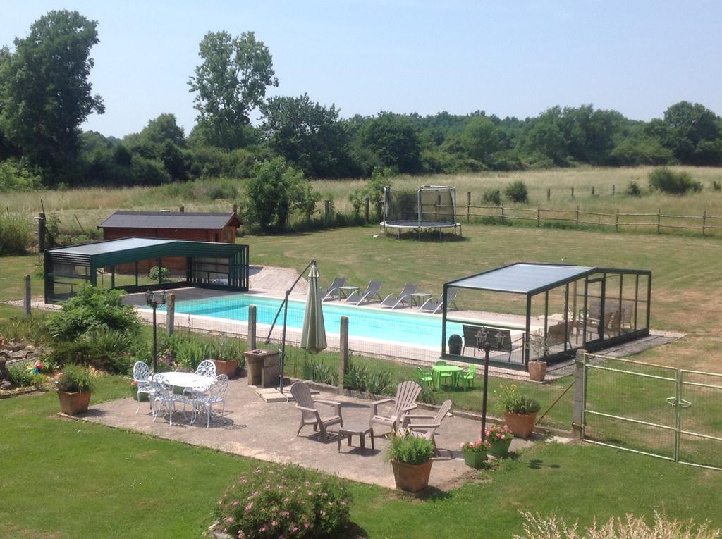 Les Malvaux Bed & Breakfast Huriel Exterior foto