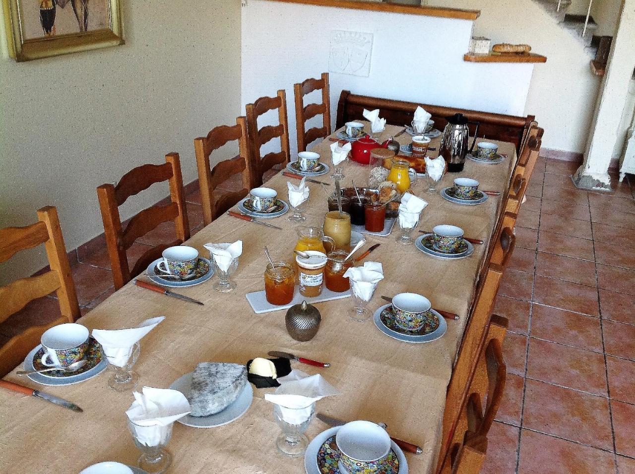 Les Malvaux Bed & Breakfast Huriel Exterior foto