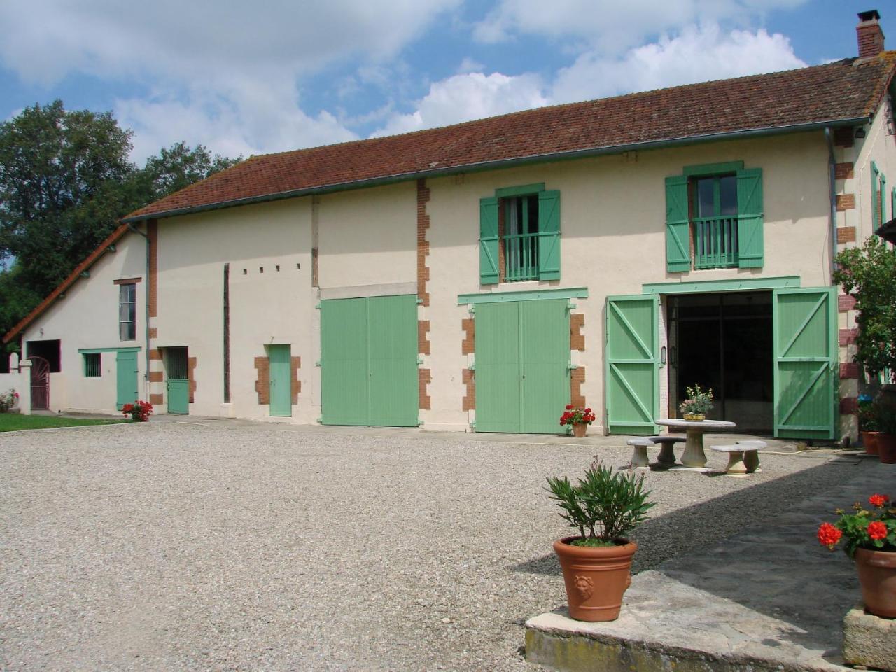 Les Malvaux Bed & Breakfast Huriel Exterior foto